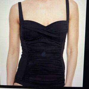 La blanca Ruched Sweetheart Tankini Swim Top in Black